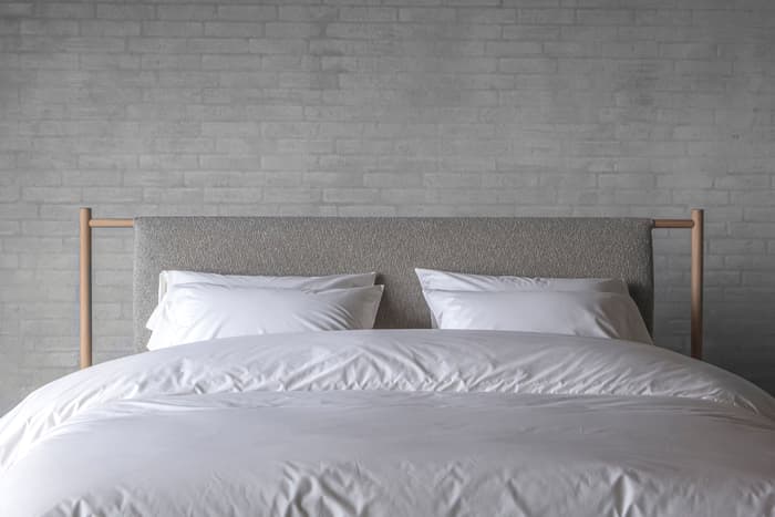 bed-continental-dux-80-sustainable-comfort-pie-comfort-anna-headboard-1.JPG